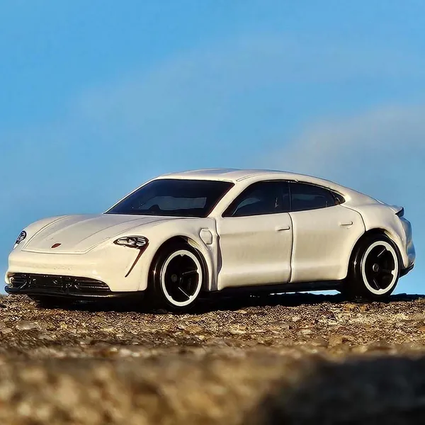 Hot_Wheels_1:64_Scale_PORSCHE_TAYCAN_TURBO_S_HW_EV_3/10_WHITE_34/250_(IMPORTED)