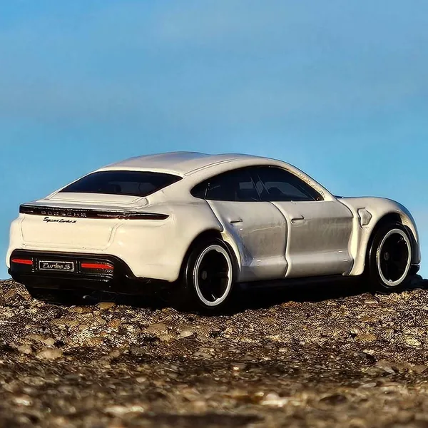 Hot_Wheels_1:64_Scale_PORSCHE_TAYCAN_TURBO_S_HW_EV_3/10_WHITE_34/250_(IMPORTED)