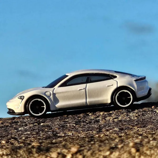Hot_Wheels_1:64_Scale_PORSCHE_TAYCAN_TURBO_S_HW_EV_3/10_WHITE_34/250_(IMPORTED)
