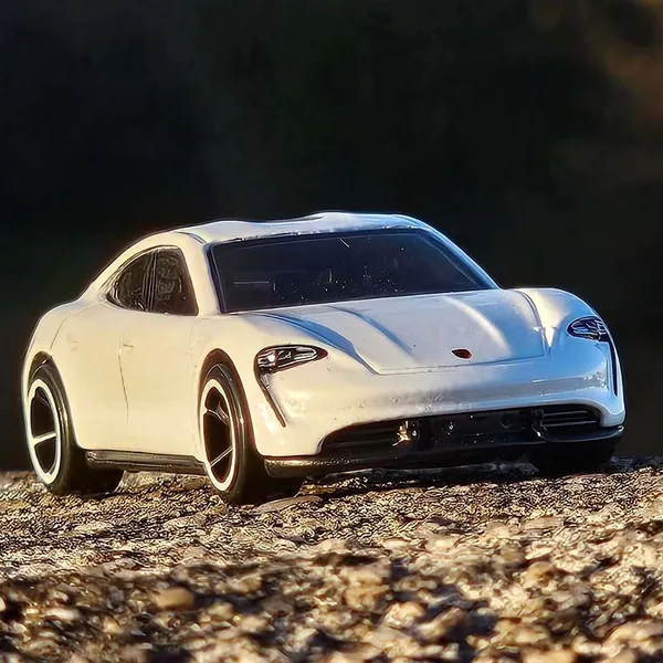 Hot_Wheels_1:64_Scale_PORSCHE_TAYCAN_TURBO_S_HW_EV_3/10_WHITE_34/250_(IMPORTED)