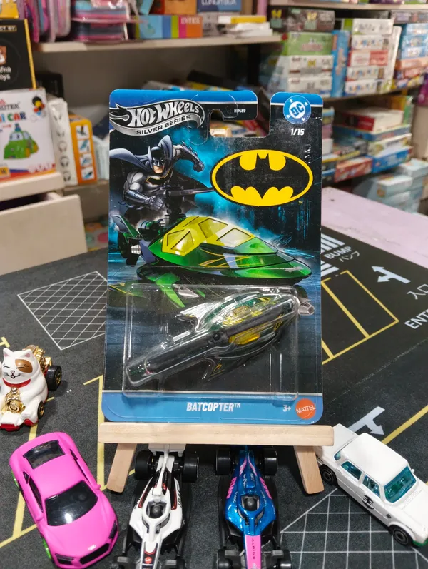 HotWheels_1:64_Scale_SILVER_SERIES_BATMAN_BATCOPTER_JKW94_1/15_GREEN