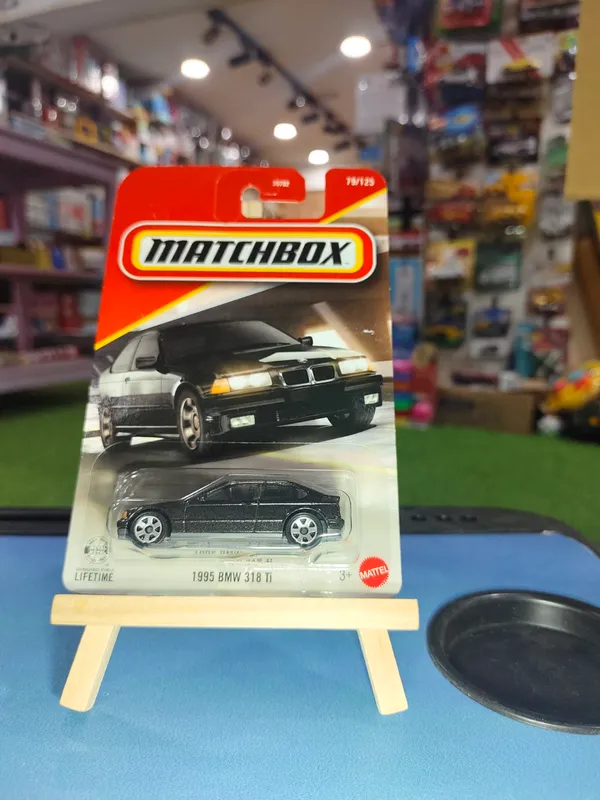 Matchbox_1995_BMW_318_Ti_-_79/125_Official_Licensed_Product_Die-Cast_Car