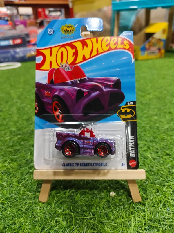 Hot_Wheels_1:64_Scale_CLASSIC_TV_SERIES_BATMOBILE_BATMAN_4/5_PURPLE_144/250
