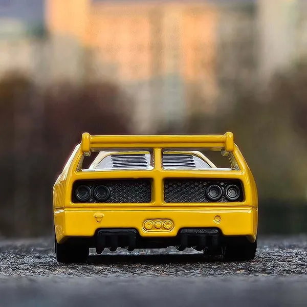 Hot_Wheels_1:64_Scale_FERRARI_F40_COMPETIZIONE_EXOTICS_4/5_YELLOW_198/250