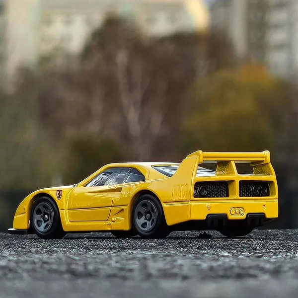 Hot_Wheels_1:64_Scale_FERRARI_F40_COMPETIZIONE_EXOTICS_4/5_YELLOW_198/250