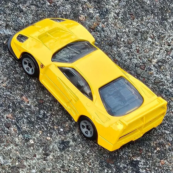 Hot_Wheels_1:64_Scale_FERRARI_F40_COMPETIZIONE_EXOTICS_4/5_YELLOW_198/250