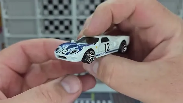 HotWheels_1:64_Scale_SILVER_SERIES_NATIONAL_ICONS_FORD_GT40_1/5_