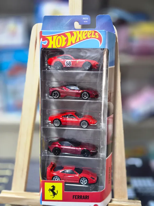 Hot_Wheels_1:64_Scale_FERRARI_JKG16_Pack_of_5_(365_GTB4_C_/_SF90_Stradale_/_Dino_206_GT_/_12Cilindri_/_F40_Competizione)