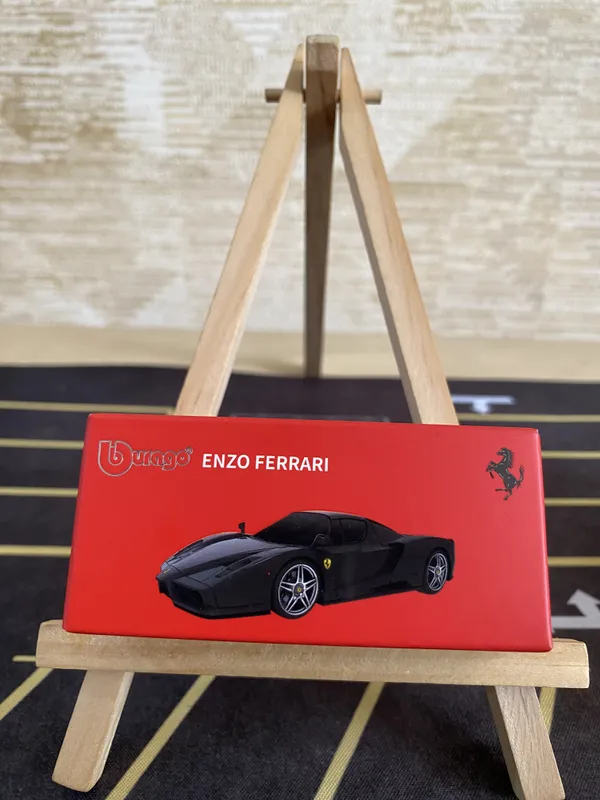Bburago_1:64_Scale_Die-Cast_Car_ENZO_Ferrari_BLACK