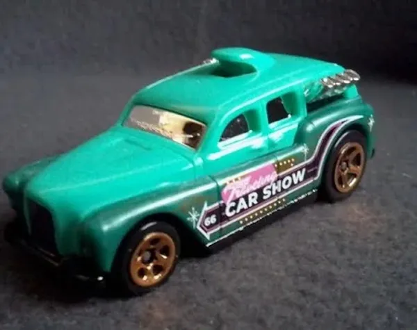 Hot_Wheels_1:64_Scale_HW_GETAWAYS_Pack_of_5_(HOVER_STORM,_CLASSIC_NOMAD,_RV_THERE_YET™,_ROCKSTER,_COCKNEY_CAB_II)
