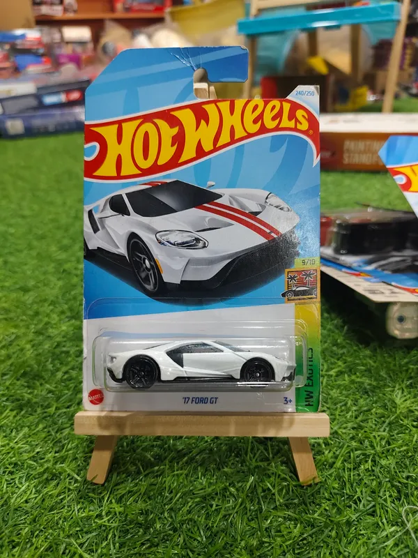 Hot_Wheels_1:64_Scale_FORD_GT_HW_EXOTICS_9/10_WHITE_240/250