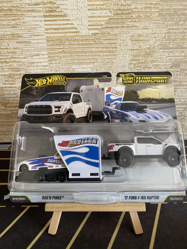 HotWheels_Premium_1:64_Scale_Car_Culture_Team_Transport_ROB'N_PINKS_WITH_17_FORD_F-150_RAPTOR_#96_WHITE_JHX97