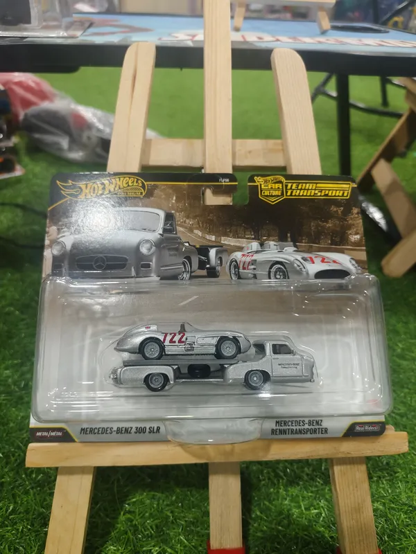 HotWheels_Premium_1:64_Scale_Model_Car_Culture_Team_Transport_MERCEDES_BENZ_RENNTRANSPORTER_WITH_MERCEDES_BENZ_300_SLR_#89_SILVER