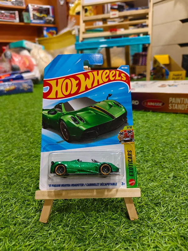 Hot_Wheels_1:64_Scale_17_PAGANI_HUAYRA_ROADSTER_EXOTICARS_7/10_GREEN_101/250