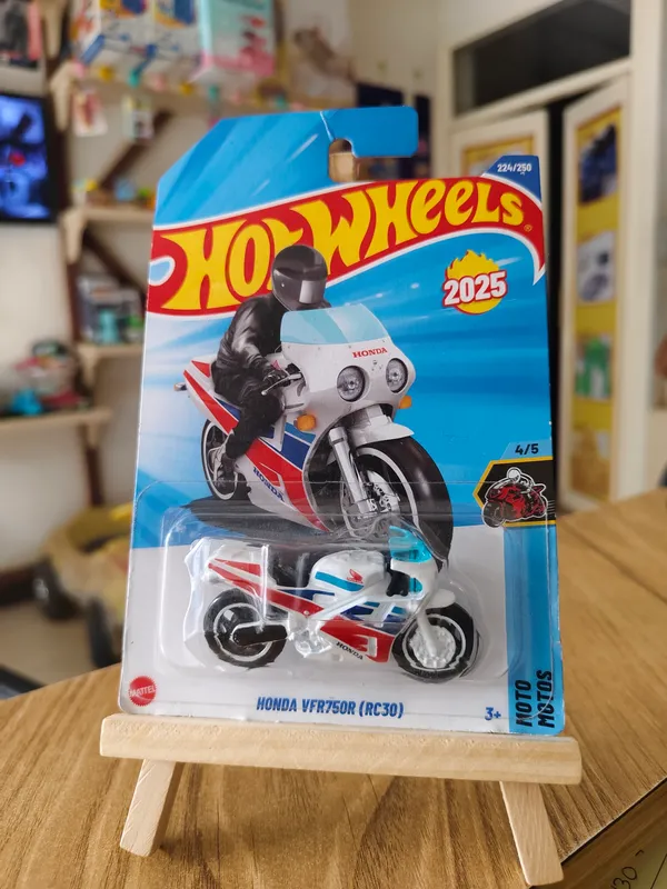 Hot_Wheels_1:64_Scale_HONDA_VFR750R_(RC30)_Moto_Motos_4/5_White_224/250