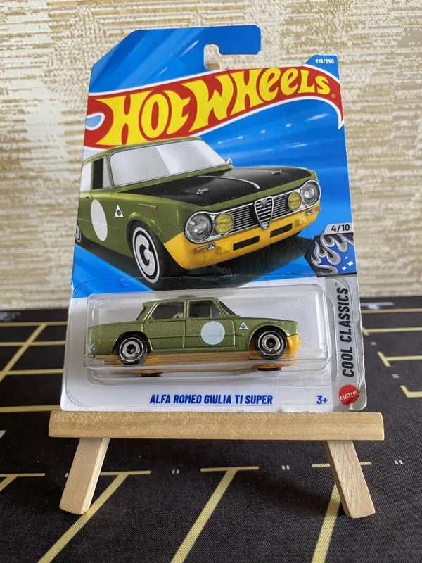 Hot_Wheels_1:64_SCALE_ALFA_ROMEO_GIULIA_TI_SUPER_COOL_CLASSICS_4/10_GREEN__218/250