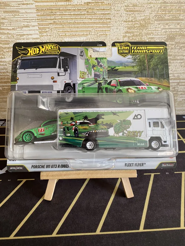 HotWheels_Premium_1:64_Scale_Model_Car_Culture_Team_Transport_JPORSCHE_911_GT3_R_(992)_WITH_FLEET_FLYER_#97_GREEN_JHX98