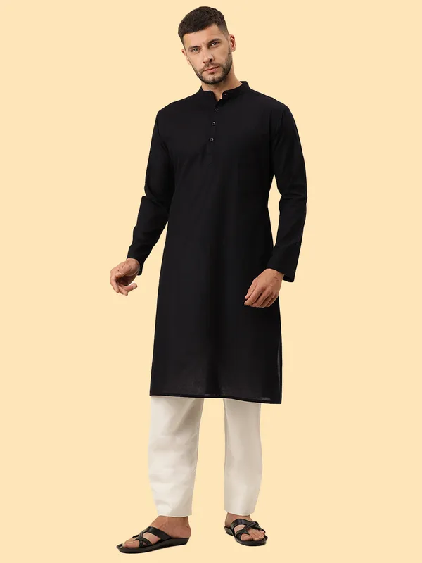 Black_Regular_Straight_Knee_Length_Solid_Kurta_For_Men