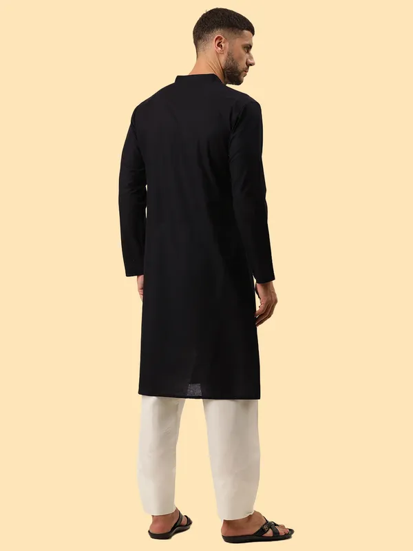 Black_Regular_Straight_Knee_Length_Solid_Kurta_For_Men