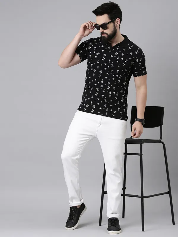 Black_Printed_Pure_Cotton_Half_Sleeve_Casual_Tshirt_For_Men