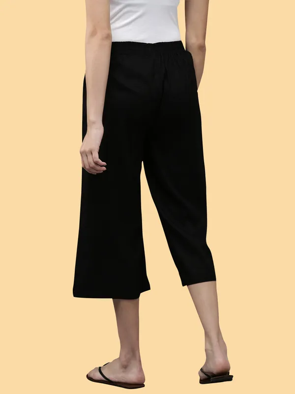 Black_Cottton_Capri_For_Women