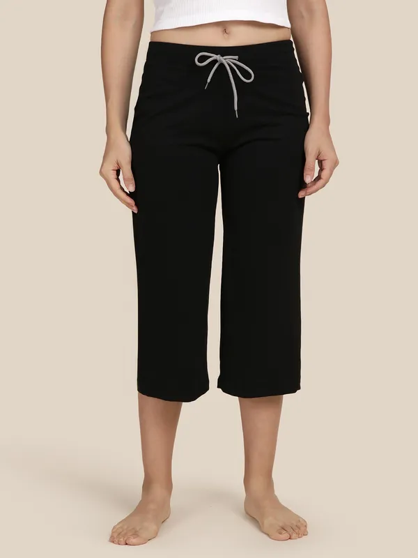 Kryptic_Solid_cotton_relaxed_fit_parallel_capri_with_side_pocket_Women_Black_Capri