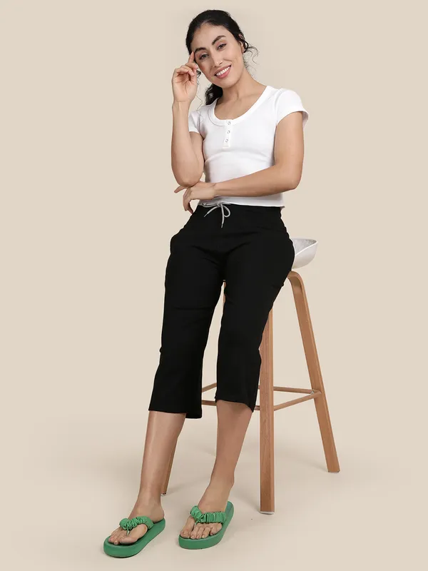 Kryptic_Solid_cotton_relaxed_fit_parallel_capri_with_side_pocket_Women_Black_Capri