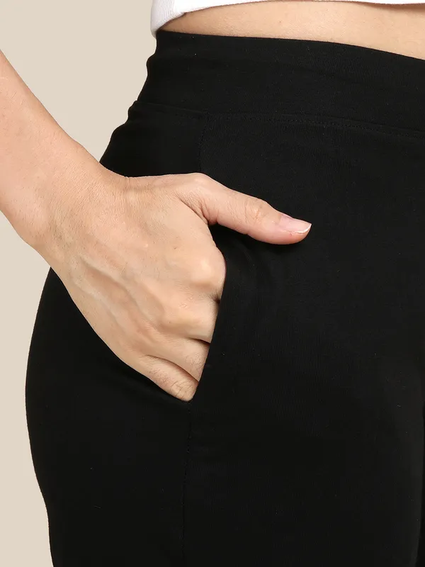 Kryptic_Solid_cotton_relaxed_fit_parallel_capri_with_side_pocket_Women_Black_Capri