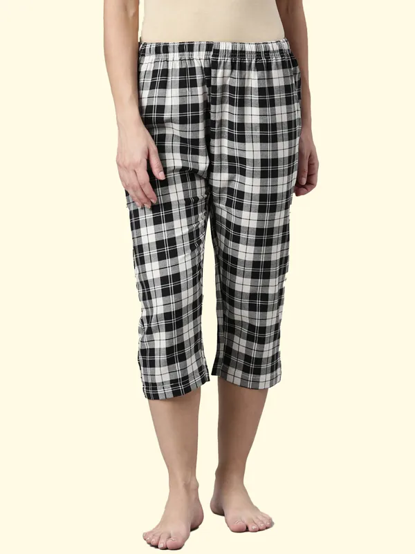 Black_Cottton_Capri_For_Women