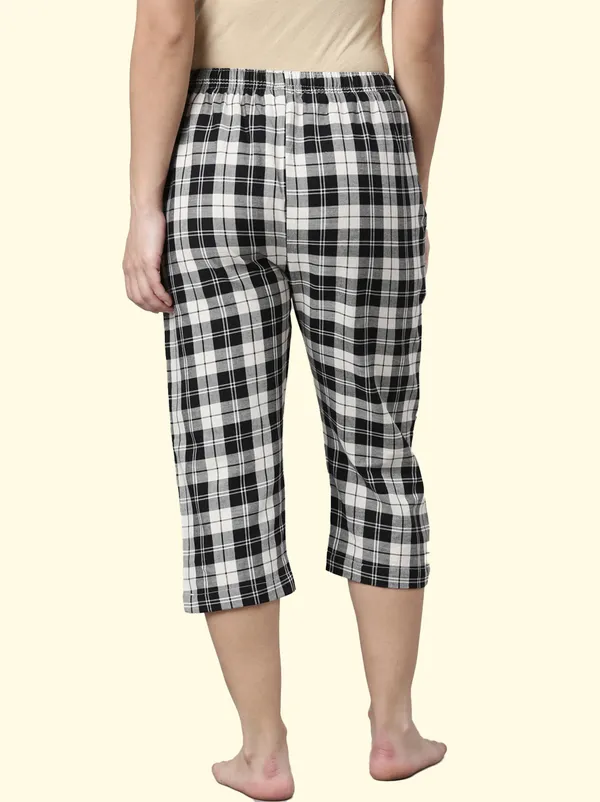 Black_Cottton_Capri_For_Women