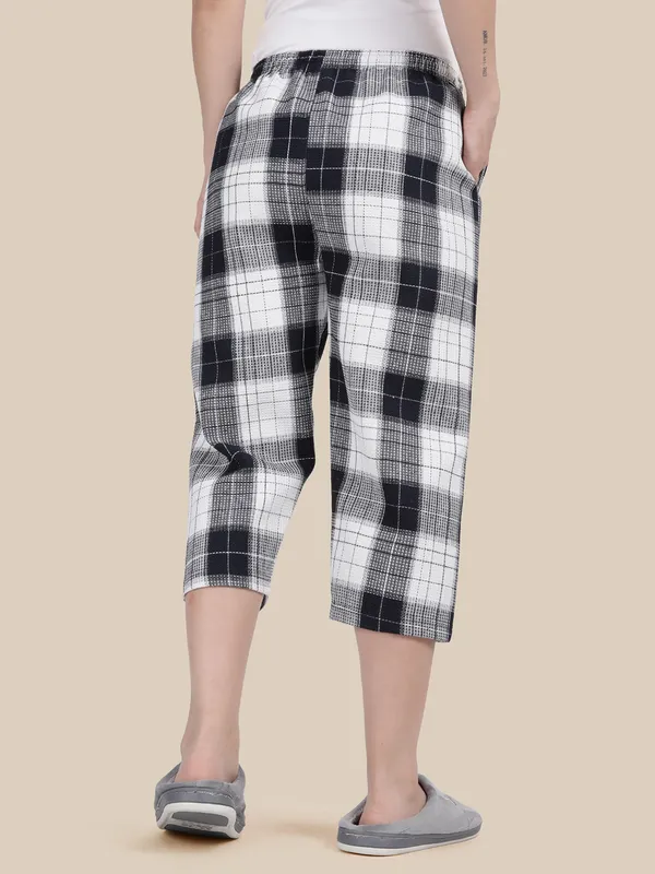 Navy_Kryptic_Women_Capri_pure_cotton_checked_relaxed_fit_with_side_pocket_and_adjustable_waist
