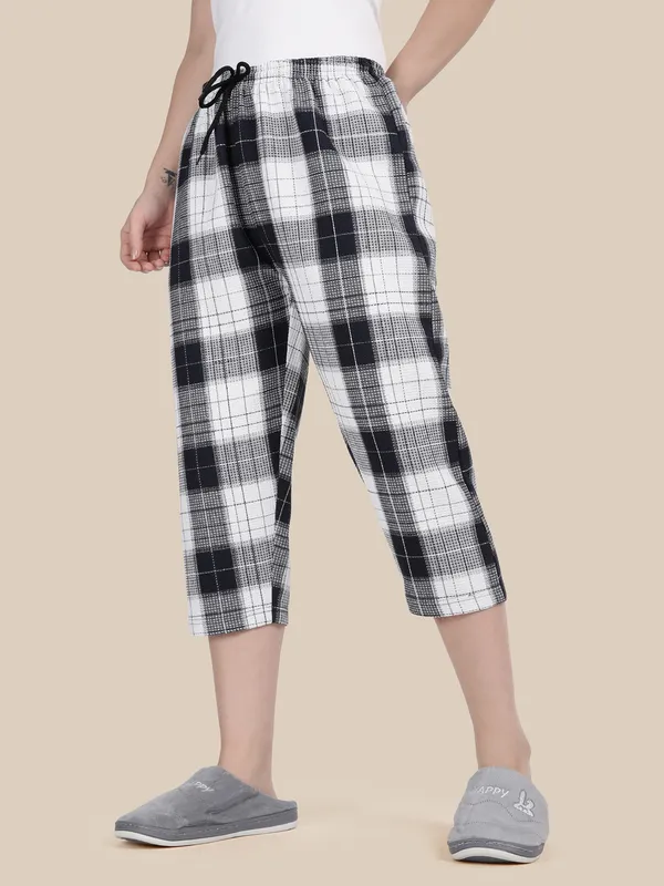Navy_Kryptic_Women_Capri_pure_cotton_checked_relaxed_fit_with_side_pocket_and_adjustable_waist