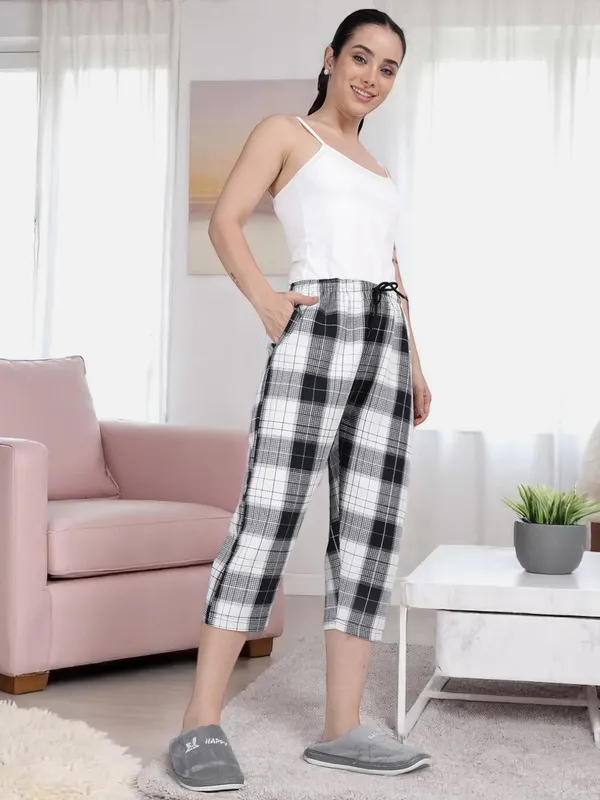 Navy_Kryptic_Women_Capri_pure_cotton_checked_relaxed_fit_with_side_pocket_and_adjustable_waist