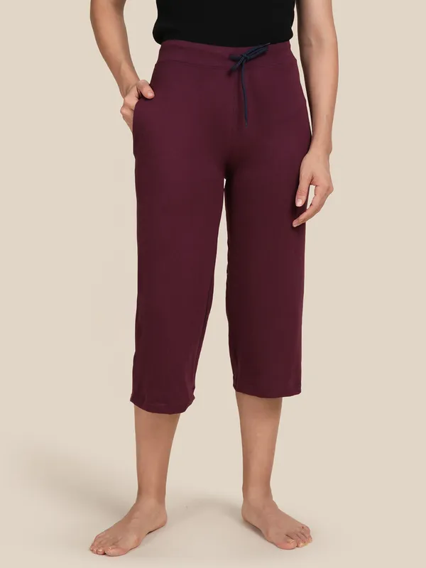 Kryptic_Solid_cotton_relaxed_fit_parallel_capri_with_side_pocket_Women_Red_Capri