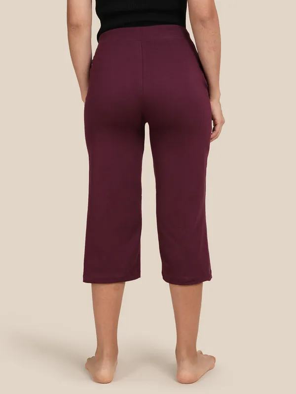 Kryptic_Solid_cotton_relaxed_fit_parallel_capri_with_side_pocket_Women_Red_Capri