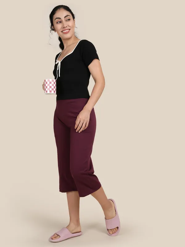 Kryptic_Solid_cotton_relaxed_fit_parallel_capri_with_side_pocket_Women_Red_Capri