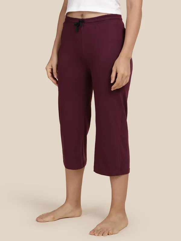Kryptic_flare_capri_pure_cotton_solid_relaxed_fit_with_side_pocket_Women_Red_Capri