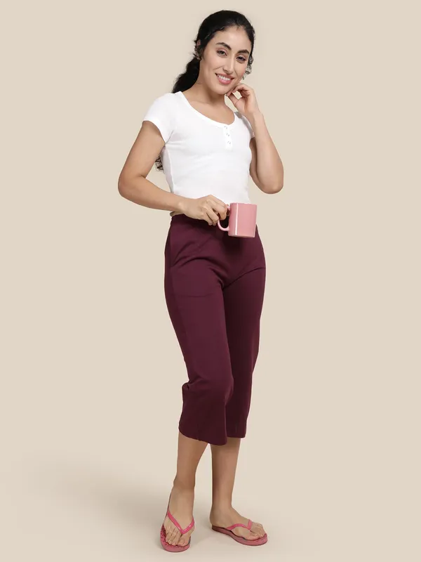 Kryptic_flare_capri_pure_cotton_solid_relaxed_fit_with_side_pocket_Women_Red_Capri