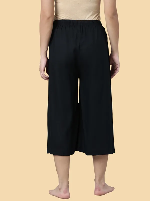 Black_Cottton_Capri_For_Women