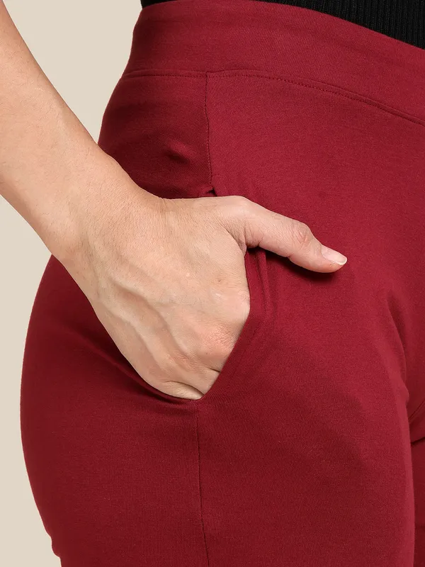 Kryptic_Solid_cotton_relaxed_fit_parallel_capri_with_side_pocket_Women_Maroon_Capri