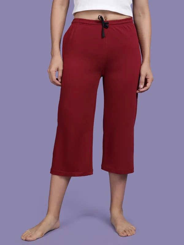 Kryptic_flare_capri_pure_cotton_solid_relaxed_fit_with_side_pocket_Women_Maroon_Capri