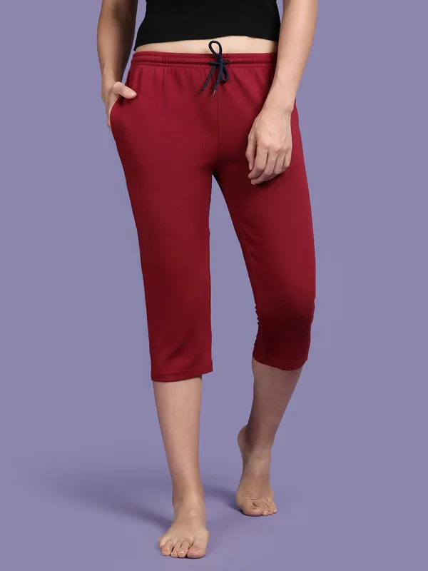 Kryptic_Solid_cotton_relaxed_fit_lounge_capri_with_side_pocket_Women_Maroon_Capri