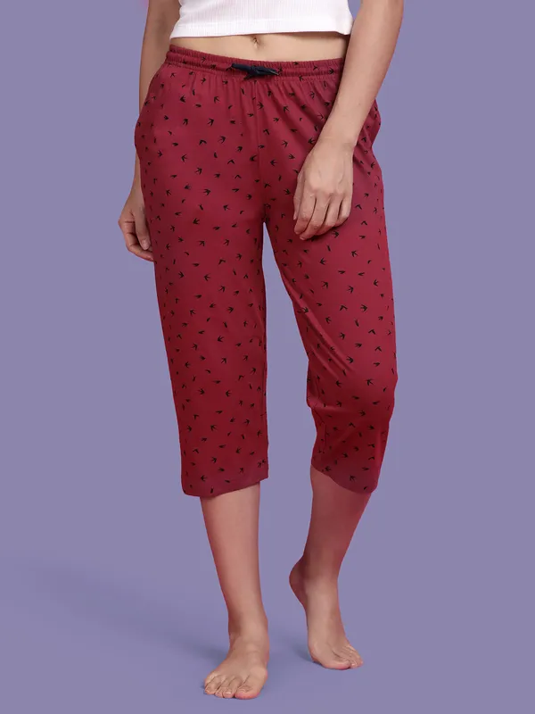Kryptic_Printed_cotton_relaxed_fit_lounge_capri_with_side_pocket_Women_Maroon_Capri