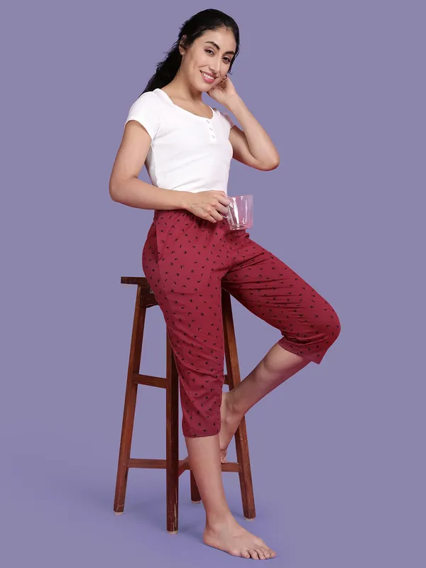 Kryptic_Printed_cotton_relaxed_fit_lounge_capri_with_side_pocket_Women_Maroon_Capri