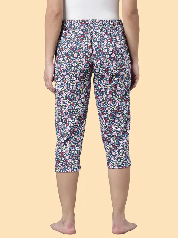 White_Cottton_Capri_For_Women