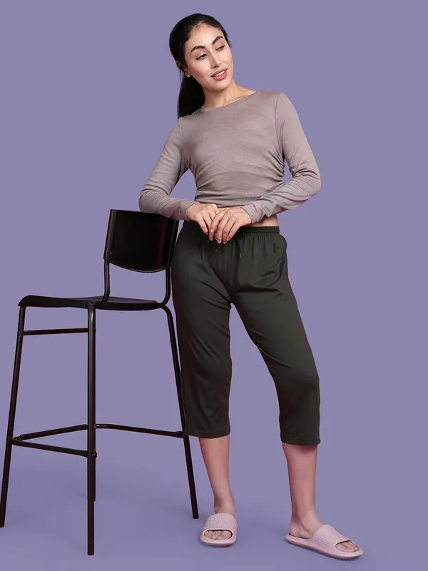 Kryptic_Solid_cotton_relaxed_fit_lounge_capri_with_side_pocket_Women_Light_Green_Capri