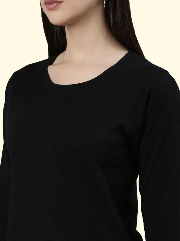 Black_Solid_Round_Neck_T-Shirt_For_Women