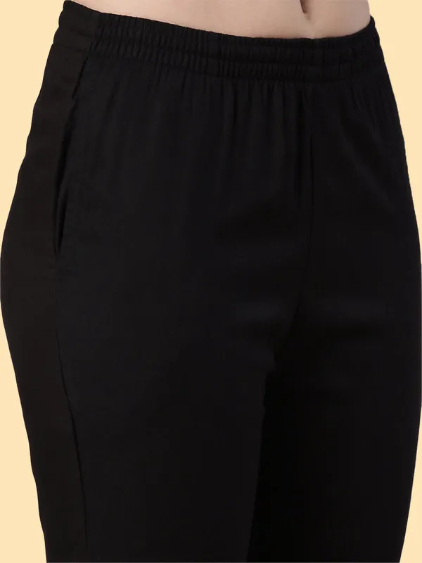 Black_Regular_Fit_Trousers_For_Women