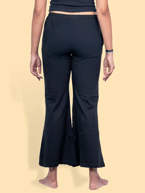 Black_Regular_Fit_Trousers_For_Women