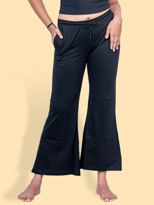 Black_Regular_Fit_Trousers_For_Women